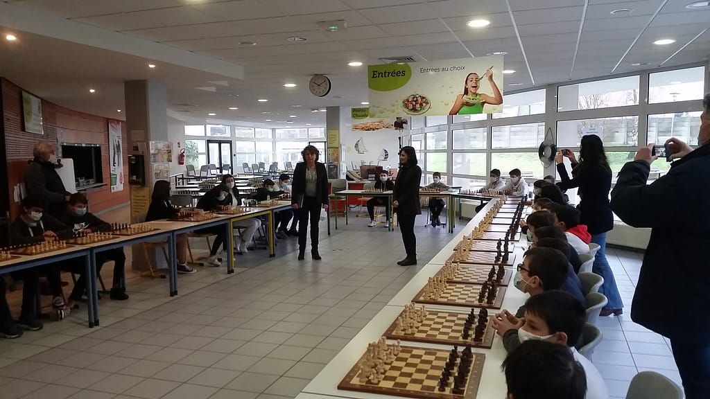 Simultanée de Mitra au collège Penn Ar C'hleuz 2 Simultanée de Mitra au collège Penn Ar C'hleuz 2